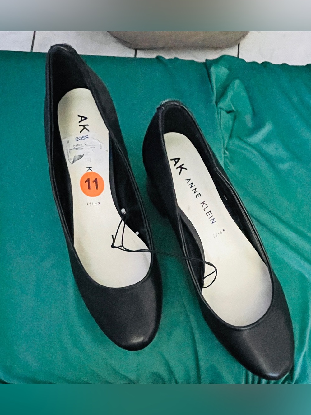 Anne Klein Black Round-Toe Low Heel Pumps